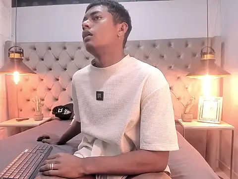 MorenitoDigno online show from October 21, 7:25 pm