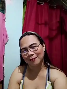 Snapshot of erma_joy chatting on February 13, 11:56 pm erma joy online show from February 13, 11:56 pm