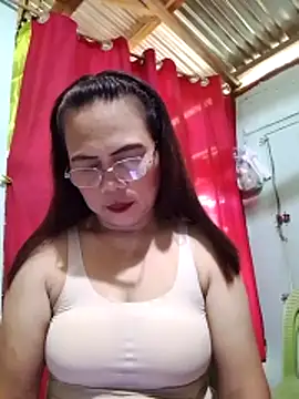 Snapshot of erma_joy chatting on February 16, 1:35 am erma joy online show from February 16, 1:35 am