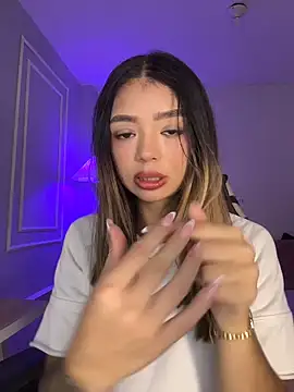 HoneyMollyX online show from April 16, 1:01 pm