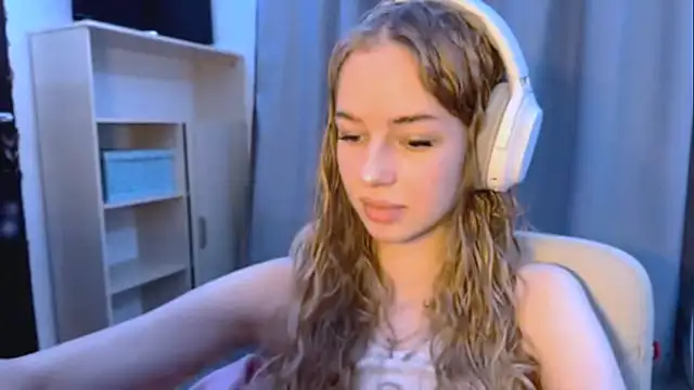 LunaCrave online show from November 4, 11:20 am