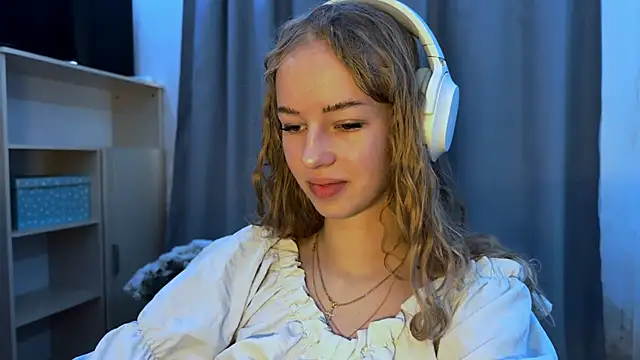 LunaCrave online show from November 7, 7:19 am