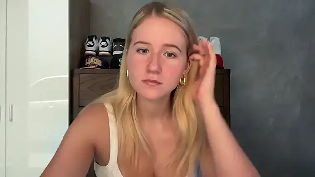 itssosierra online show from April 23, 4:24 am