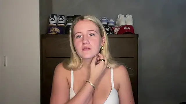 itssosierra online show from April 29, 8:29 am