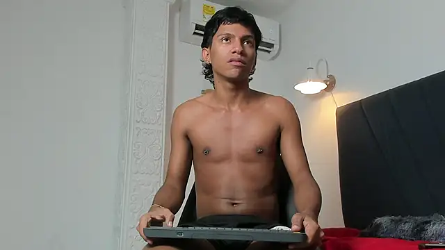 Snapshot of ryder_cum23 chatting on February 18, 1:29 pm ryder cum23 online show from February 18, 1:29 pm