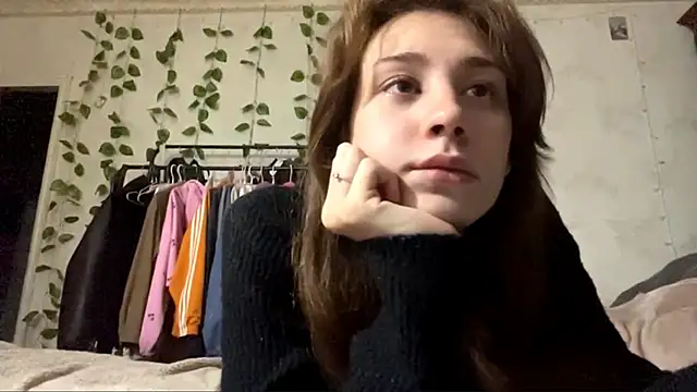 WildPeachh online show from December 4, 9:45 pm