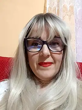 Snapshot of Amelialove42 chatting on October 30, 7:25 pm Amelialove42 online show from October 30, 7:25 pm