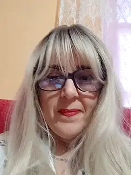 Snapshot of Amelialove42 chatting on November 2, 1:24 pm Amelialove42 online show from November 2, 1:24 pm