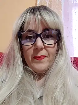 Snapshot of Amelialove42 chatting on November 4, 8:02 am Amelialove42 online show from November 4, 8:02 am