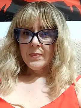 Amelialove42 online show from April 4, 7:55 pm