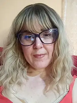 Amelialove42 online show from May 9, 4:34 pm