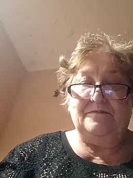 Snapshot of Katherine735 chatting on November 11, 12:21 am Katherine735 online show from November 11, 12:21 am