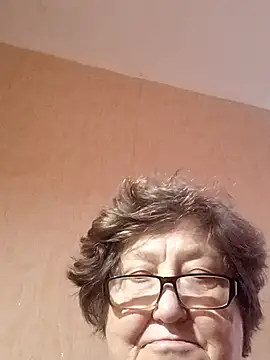 Snapshot of Katherine735 chatting on November 15, 6:11 am Katherine735 online show from November 15, 6:11 am