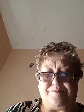 Snapshot of Katherine735 chatting on December 17, 5:41 pm Katherine735 online show from December 17, 5:41 pm