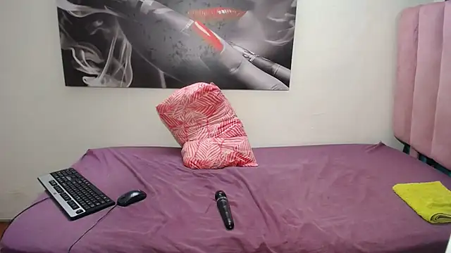 Snapshot of Kelly-001 chatting on February 3, 8:58 pm Kelly-001 online show from February 3, 8:58 pm