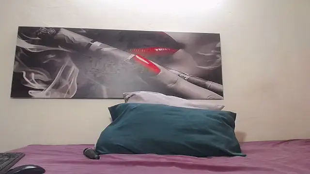 Snapshot of Kelly-001 chatting on February 26, 2:43 am Kelly-001 online show from February 26, 2:43 am