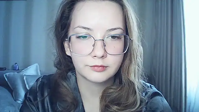 MoodieMira online show from February 18, 1:07 pm