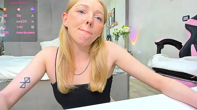 SundyRose online show from November 18, 8:35 pm