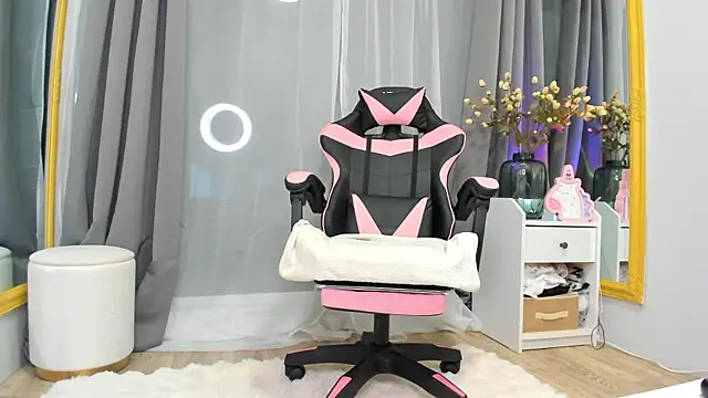 SundyRose online show from January 9, 8:21 pm