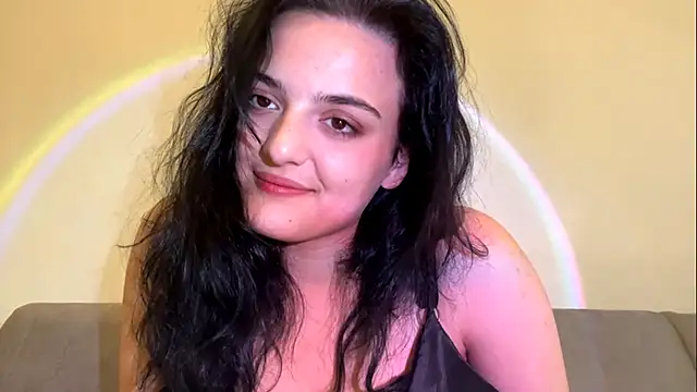 Snapshot of Babis_girlsss chatting on October 15, 7:30 am Babis girlsss online show from October 15, 7:30 am