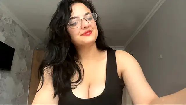 Snapshot of Babis_girlsss chatting on November 15, 10:45 am Babis girlsss online show from November 15, 10:45 am