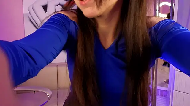 Snapshot of AkiraRH chatting on October 18, 10:49 am AkiraRH online show from October 18, 10:49 am