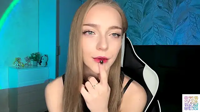 EvaPeace online show from November 3, 4:08 pm