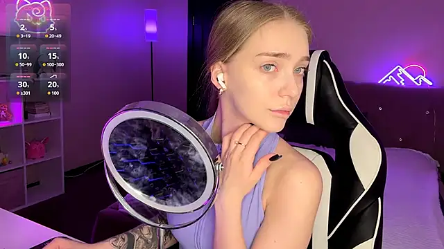 EvaPeace online show from April 18, 1:04 pm