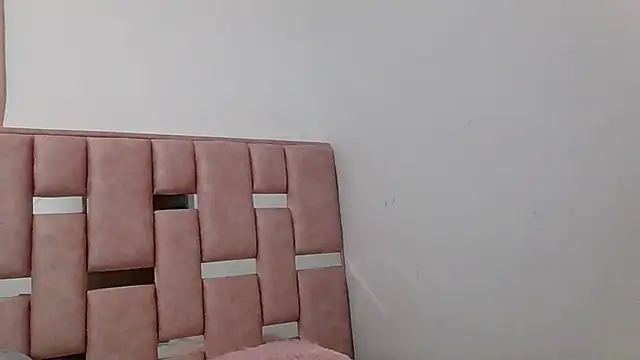 Snapshot of abby_moss_2 chatting on December 16, 5:23 am abby moss 2 online show from December 16, 5:23 am