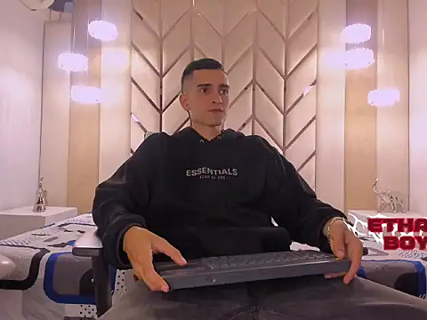 Ethan Boy  online show from February 4, 8:14 pm