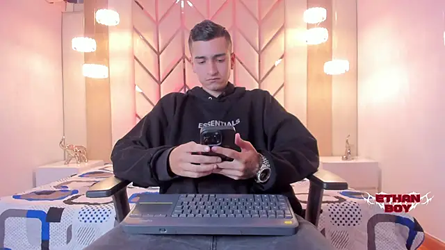 Ethan Boy  online show from February 19, 8:16 pm