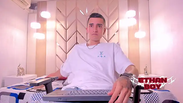 Ethan Boy  online show from March 3, 9:21 pm