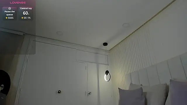 amira sanz online show from December 3, 2:30 am