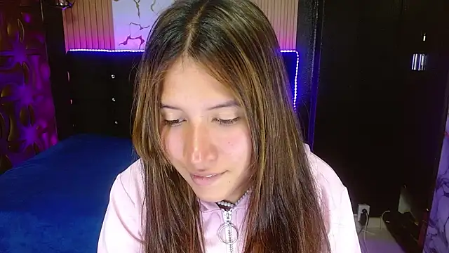 Snapshot of tinibunny chatting on October 17, 8:00 pm tinibunny online show from October 17, 8:00 pm