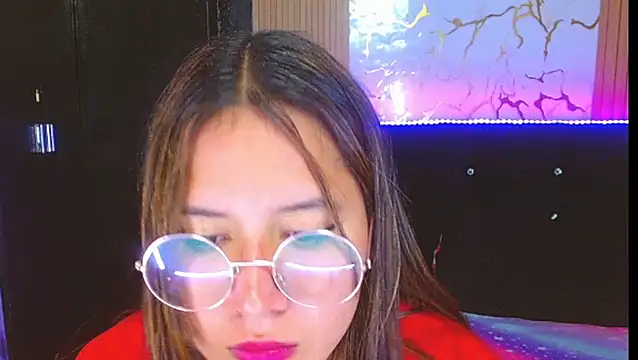 Snapshot of tinibunny chatting on October 31, 7:59 pm tinibunny online show from October 31, 7:59 pm