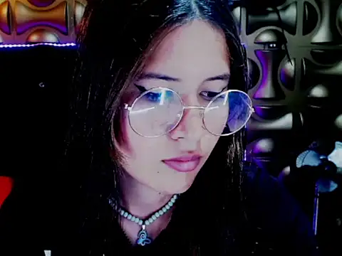 Snapshot of tinibunny chatting on November 6, 7:59 pm tinibunny online show from November 6, 7:59 pm