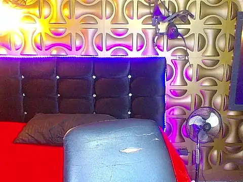 Snapshot of tinibunny chatting on November 8, 7:23 pm tinibunny online show from November 8, 7:23 pm