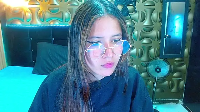 Snapshot of tinibunny chatting on November 21, 7:56 pm tinibunny online show from November 21, 7:56 pm