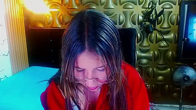 Snapshot of tinibunny chatting on November 24, 7:57 pm tinibunny online show from November 24, 7:57 pm