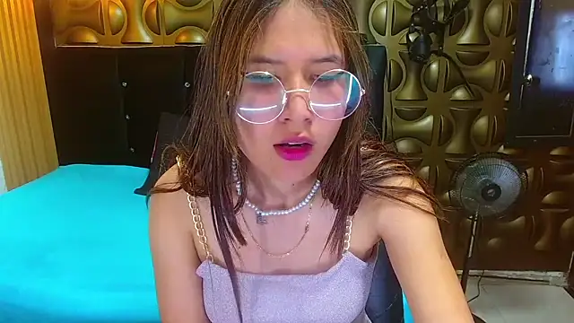 Snapshot of tinibunny chatting on November 27, 7:27 pm tinibunny online show from November 27, 7:27 pm