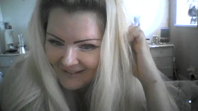 Sultress6969 online show from October 11, 1:20 pm