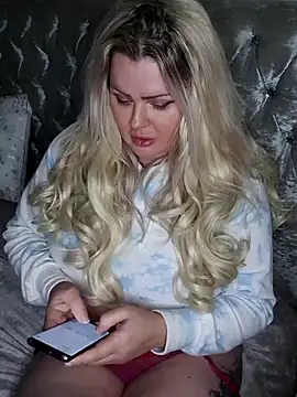 Sultress6969 online show from December 17, 8:15 pm