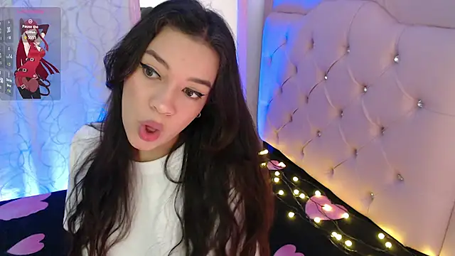 Snapshot of beauty_lana18 chatting on November 15, 2:20 am beauty lana18 online show from November 15, 2:20 am