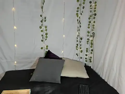 Perla Jonhson Rs online show from October 15, 1:00 pm