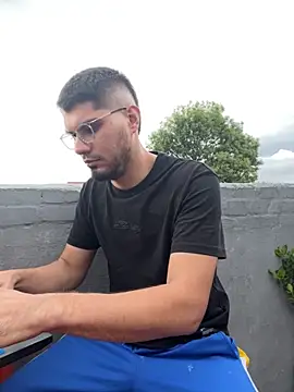 mirallesandbig online show from November 16, 8:58 pm