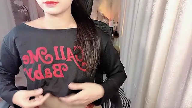 Snapshot of Xuka2594 chatting on December 3, 12:58 pm Xuka2594 online show from December 3, 12:58 pm