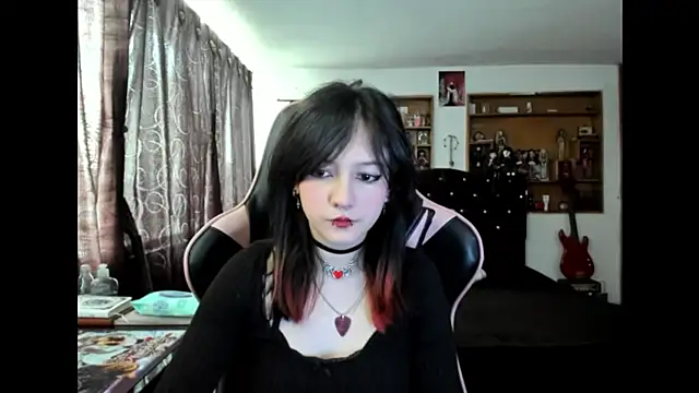 Maki Zein  online show from November 20, 5:45 pm