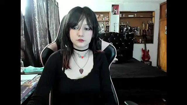 Maki Zein  online show from December 1, 7:19 pm