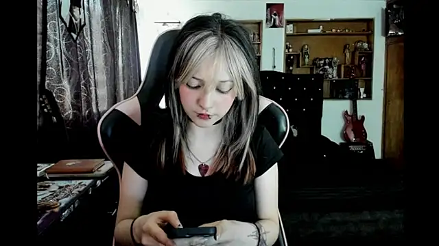 Maki Zein  online show from January 8, 10:23 pm