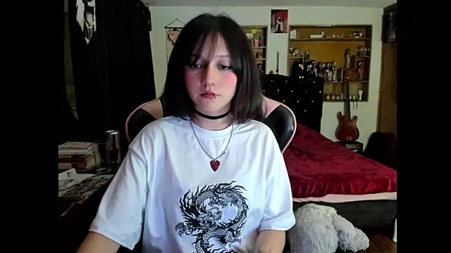 Maki Zein  online show from April 4, 1:15 am